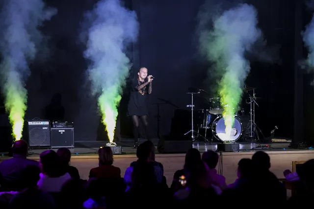 Scena w kolorowych dymach i pełna widownia, 3. Salezjański Koncert Charytatywny 19 września 2026